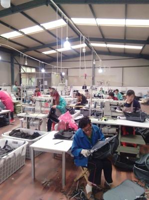 故城縣招聘信息:剛子箱包加工廠大量招收縫紉機(jī)工,年齡25―45,工資2500―3500,上不封頂,另有全勤獎(jiǎng),長(zhǎng)期有活,有意者前來(lái)咨詢,地址:故城縣鄭口二道街縣社北300米 - 故城人故城事