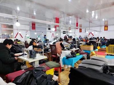 新春走基層丨鄉(xiāng)村微工廠托起群眾致富夢(mèng)